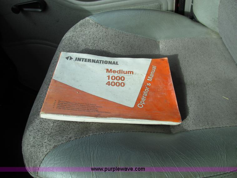 image for item E3541 1995 International Navistar 4700 semi truck