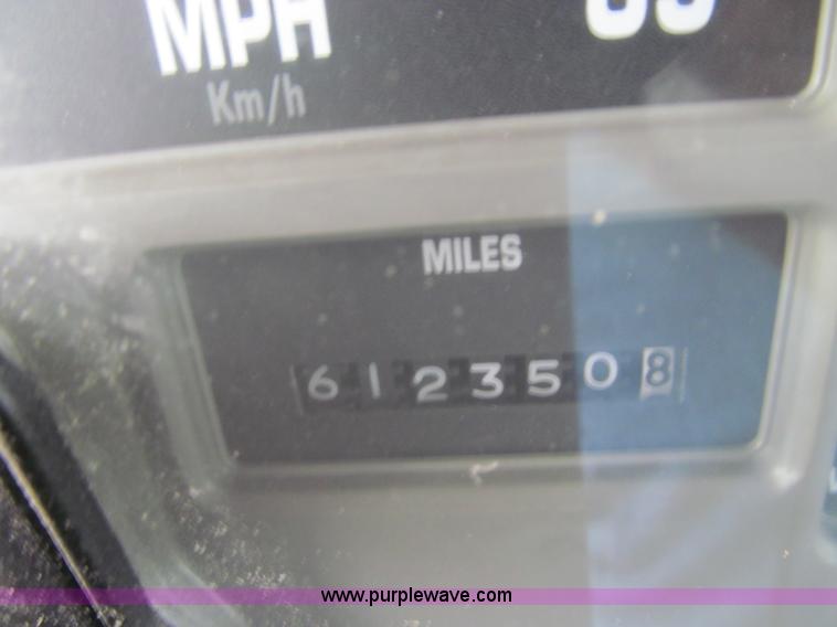 image for item E3541 1995 International Navistar 4700 semi truck