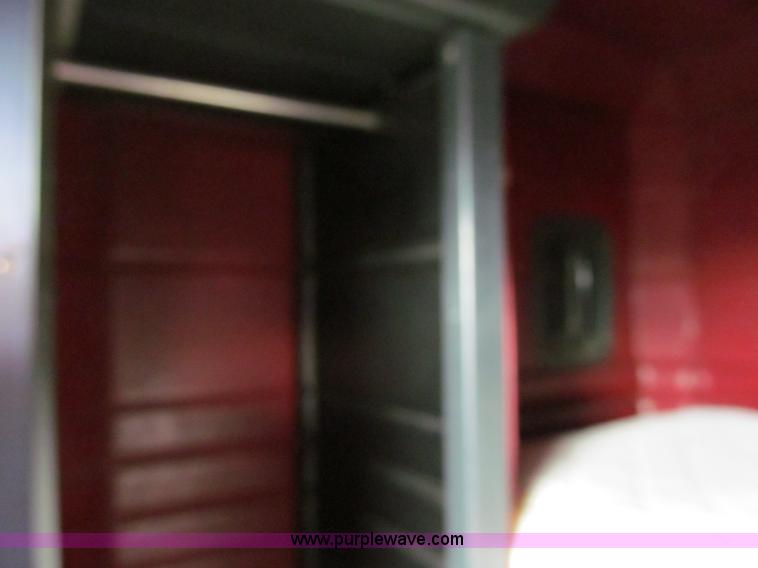 image for item E3541 1995 International Navistar 4700 semi truck