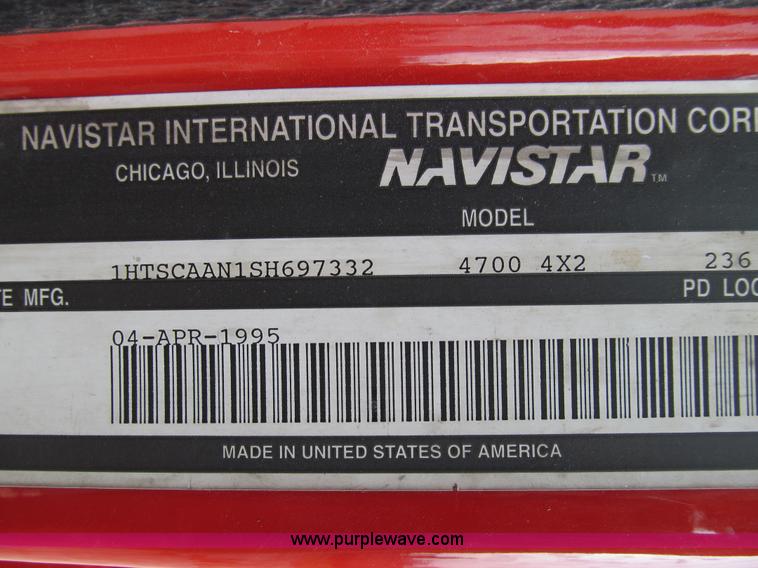 image for item E3541 1995 International Navistar 4700 semi truck