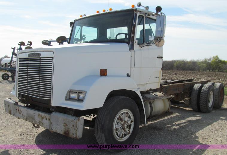 image for item E3546 1989 Freightliner FLC11264 semi truck