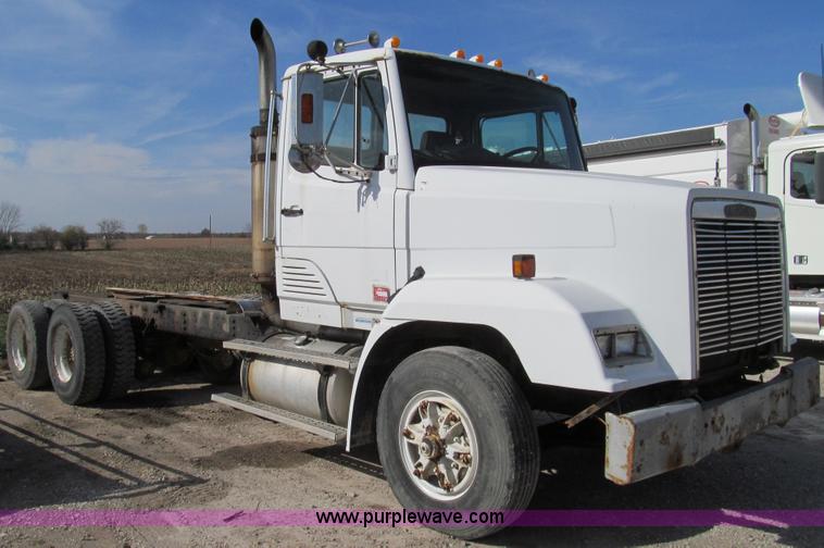 image for item E3546 1989 Freightliner FLC11264 semi truck