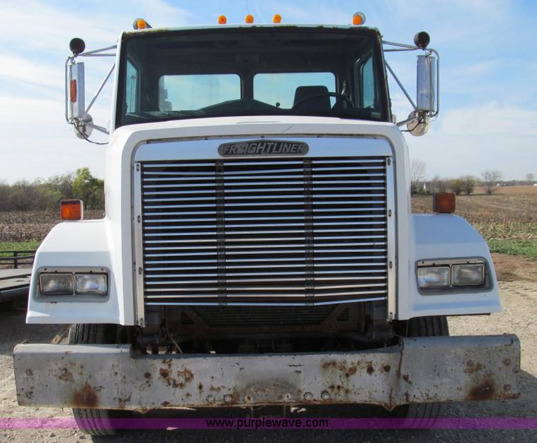 image for item E3546 1989 Freightliner FLC11264 semi truck