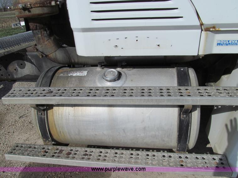 image for item E3546 1989 Freightliner FLC11264 semi truck