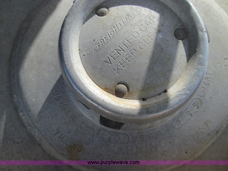 image for item E3546 1989 Freightliner FLC11264 semi truck