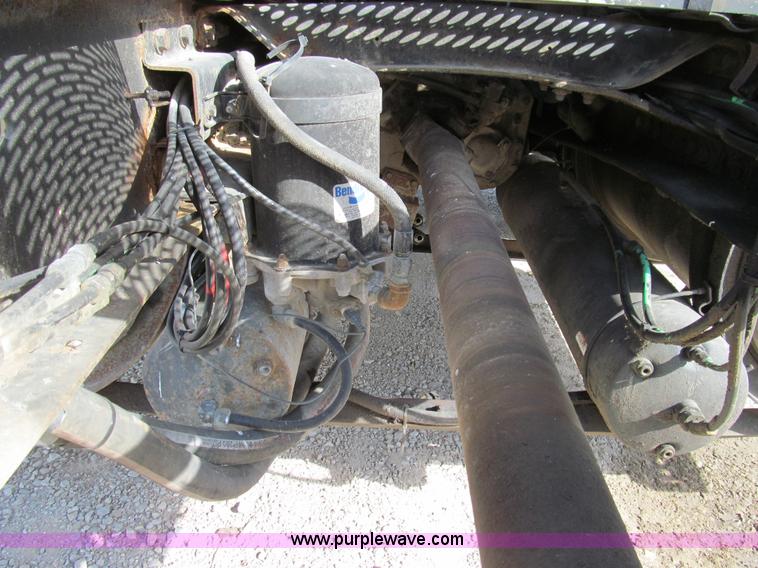 image for item E3546 1989 Freightliner FLC11264 semi truck