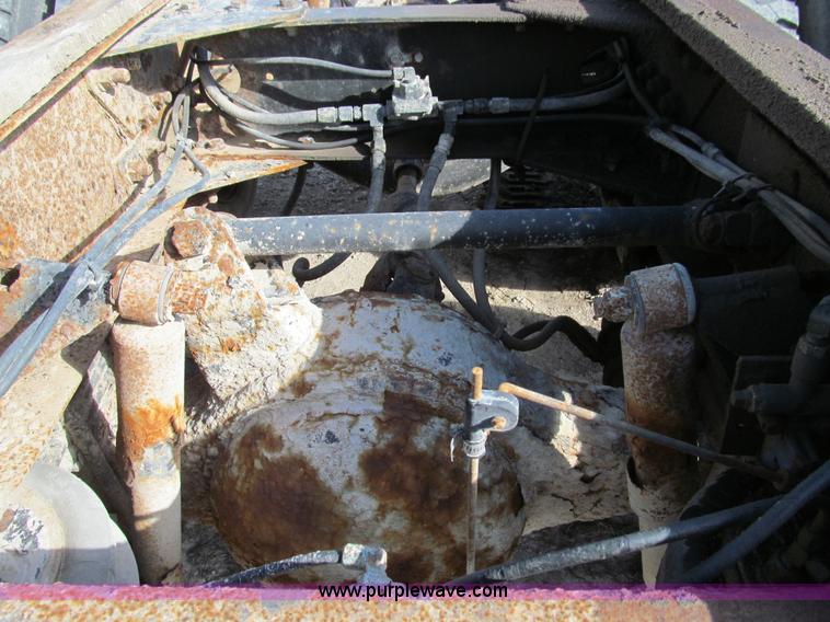 image for item E3546 1989 Freightliner FLC11264 semi truck