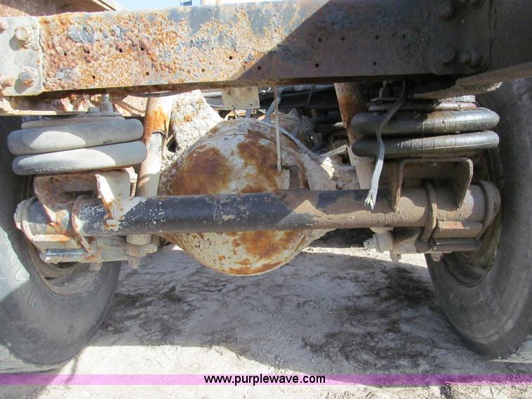 image for item E3546 1989 Freightliner FLC11264 semi truck