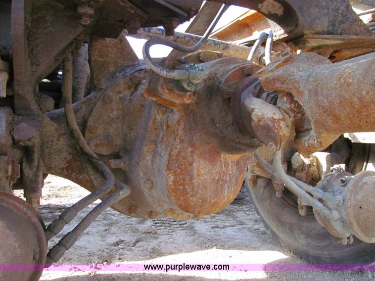 image for item E3546 1989 Freightliner FLC11264 semi truck