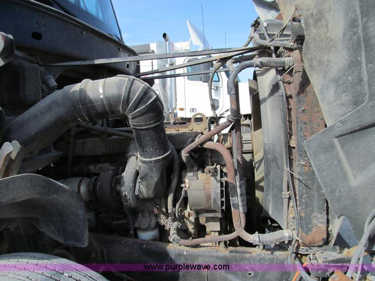 image for item E3546 1989 Freightliner FLC11264 semi truck