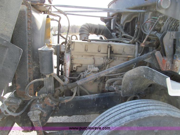 image for item E3546 1989 Freightliner FLC11264 semi truck