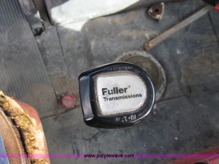 image for item E3546 1989 Freightliner FLC11264 semi truck