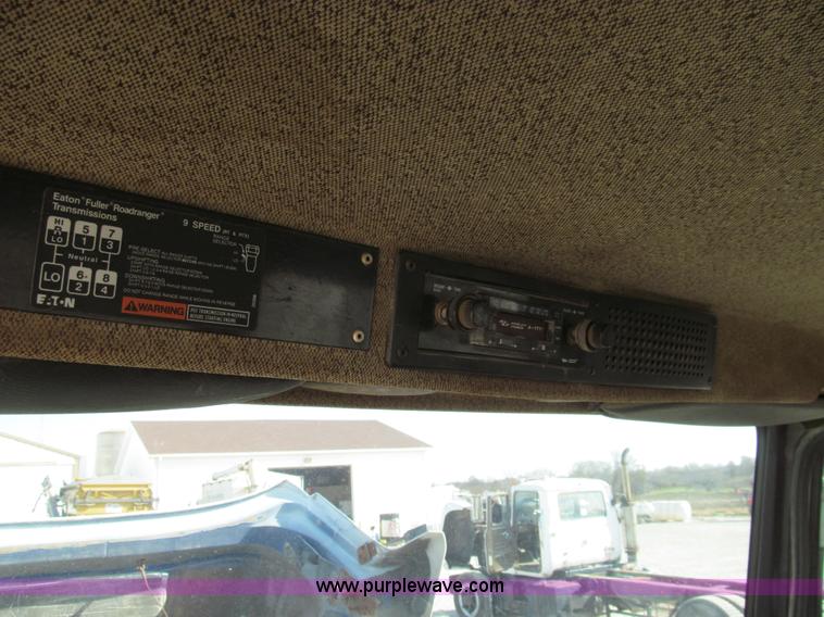 image for item E3546 1989 Freightliner FLC11264 semi truck