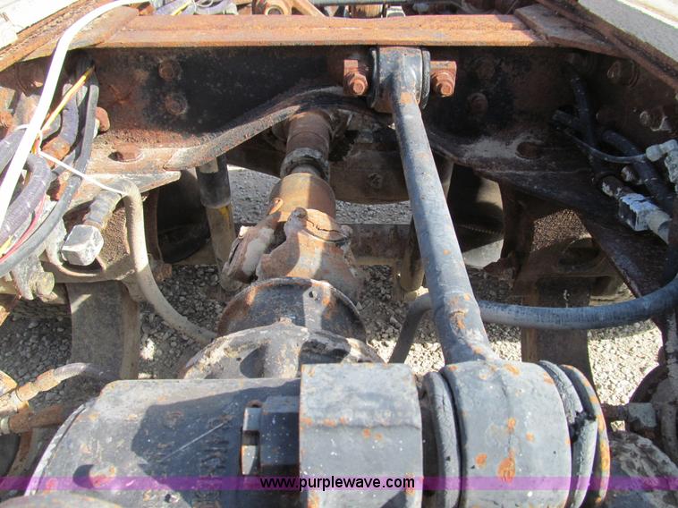 image for item E3547 1983 Mack R686ST semi truck