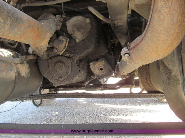 image for item E3547 1983 Mack R686ST semi truck