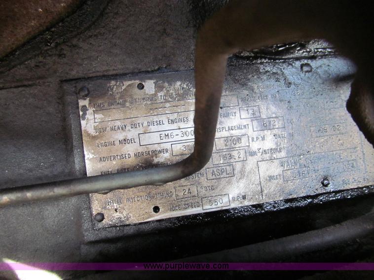 image for item E3547 1983 Mack R686ST semi truck