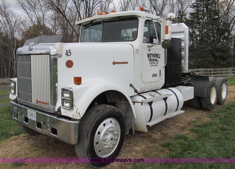 image for item E3548 1987 International Eagle F9730 semi truck