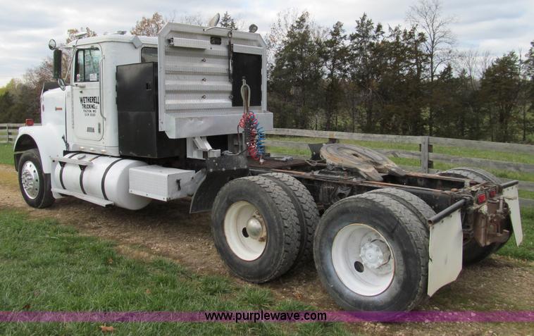 image for item E3548 1987 International Eagle F9730 semi truck