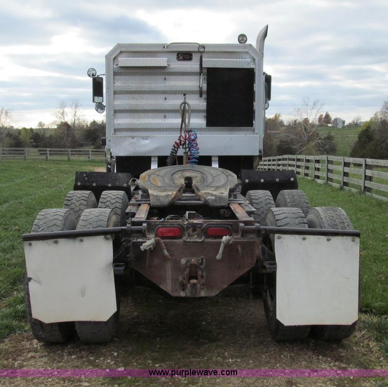 image for item E3548 1987 International Eagle F9730 semi truck