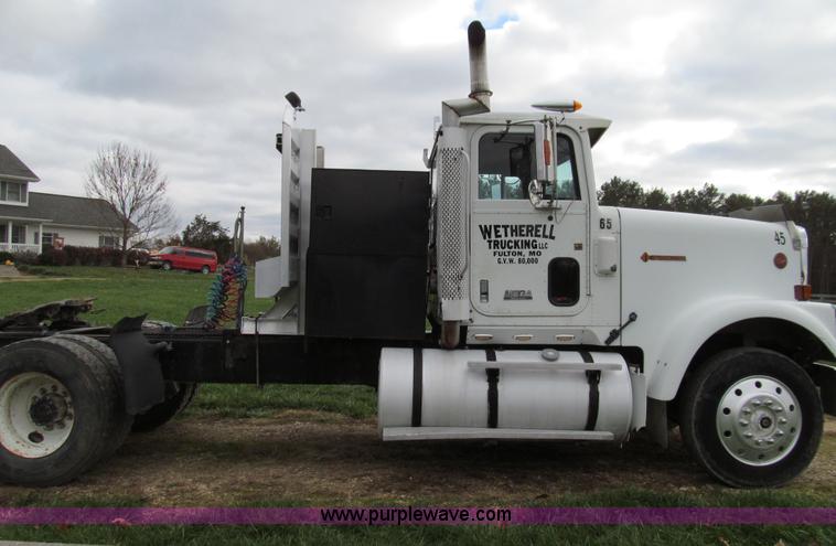 image for item E3548 1987 International Eagle F9730 semi truck