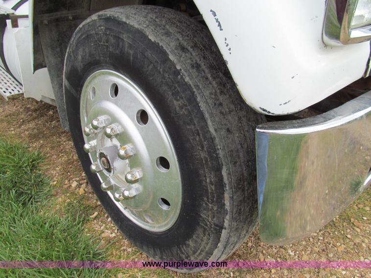 image for item E3548 1987 International Eagle F9730 semi truck