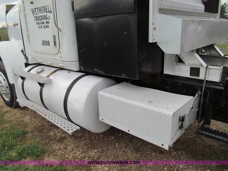 image for item E3548 1987 International Eagle F9730 semi truck