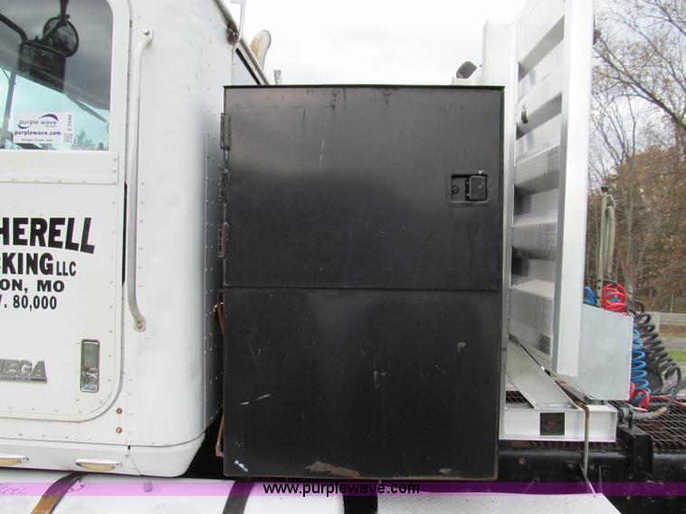 image for item E3548 1987 International Eagle F9730 semi truck