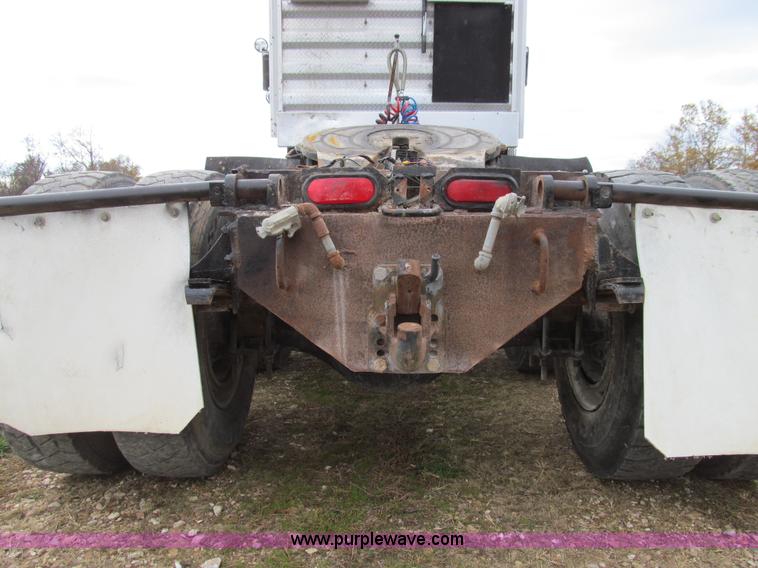 image for item E3548 1987 International Eagle F9730 semi truck