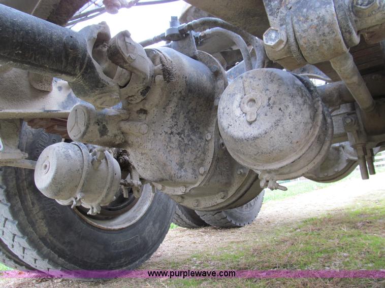 image for item E3548 1987 International Eagle F9730 semi truck