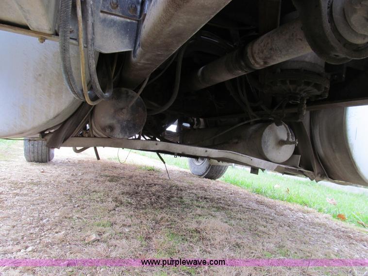 image for item E3548 1987 International Eagle F9730 semi truck