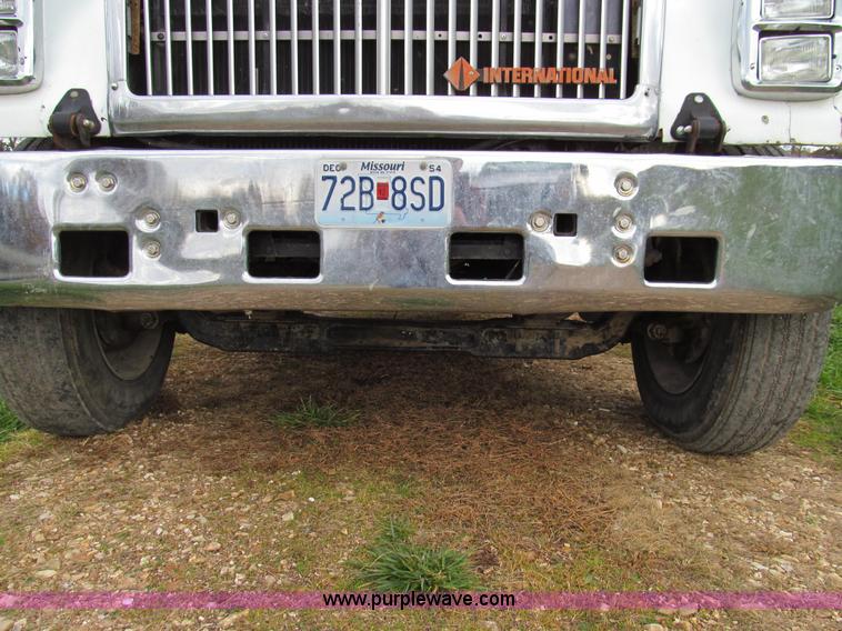 image for item E3548 1987 International Eagle F9730 semi truck