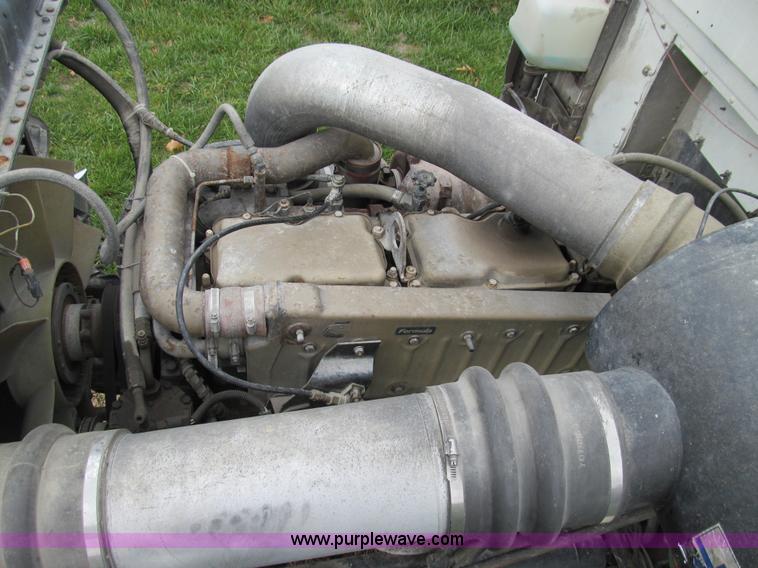 image for item E3548 1987 International Eagle F9730 semi truck