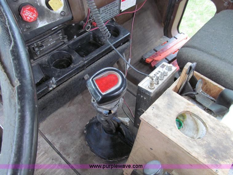 image for item E3548 1987 International Eagle F9730 semi truck