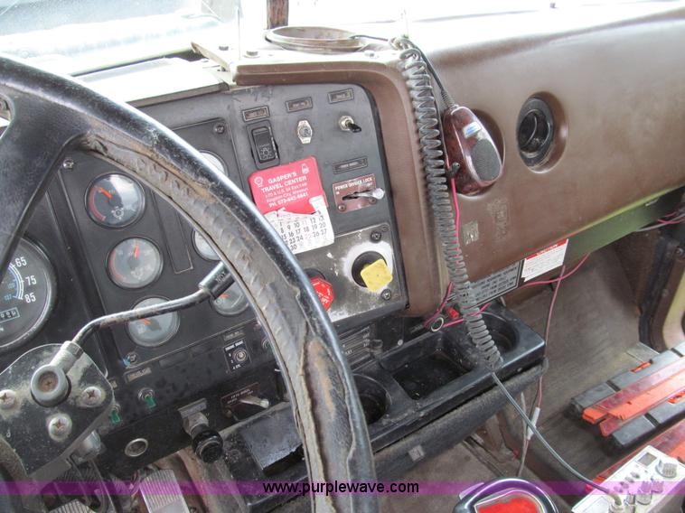 image for item E3548 1987 International Eagle F9730 semi truck