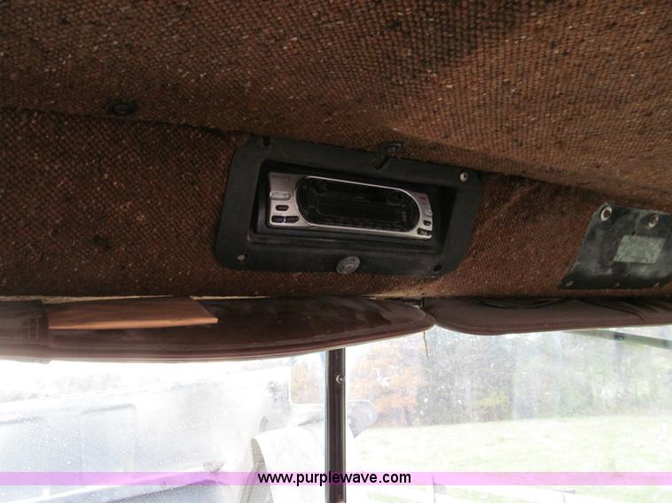 image for item E3548 1987 International Eagle F9730 semi truck