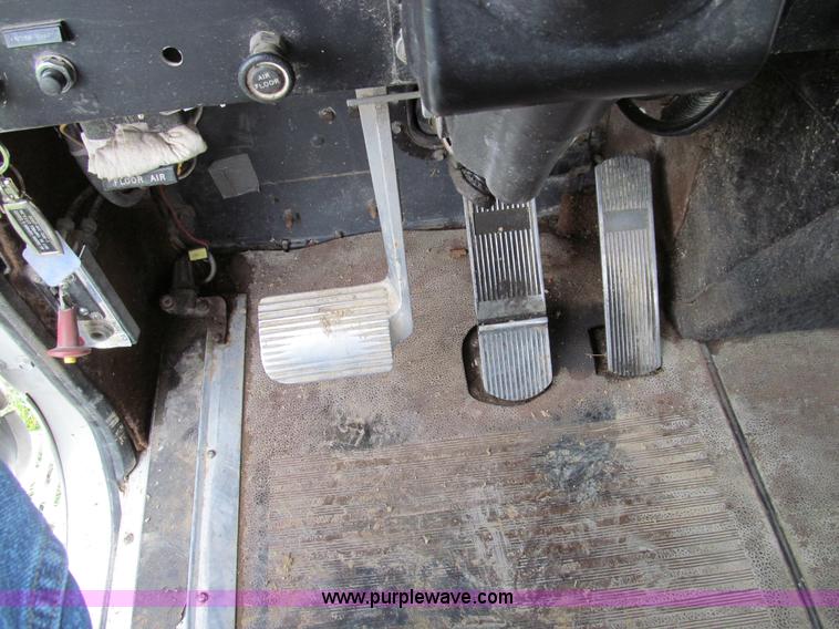 image for item E3548 1987 International Eagle F9730 semi truck