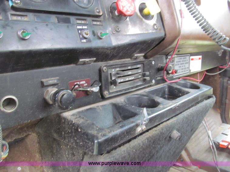 image for item E3548 1987 International Eagle F9730 semi truck