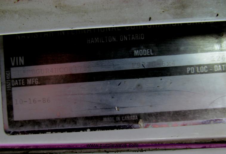 image for item E3548 1987 International Eagle F9730 semi truck