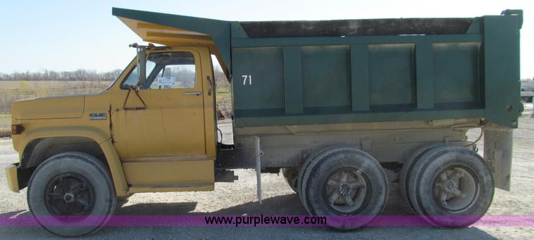 image for item E3555 1976 GMC 6500 dump truck