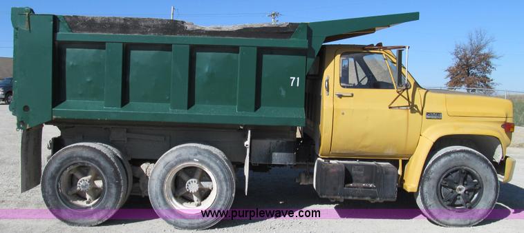 image for item E3555 1976 GMC 6500 dump truck