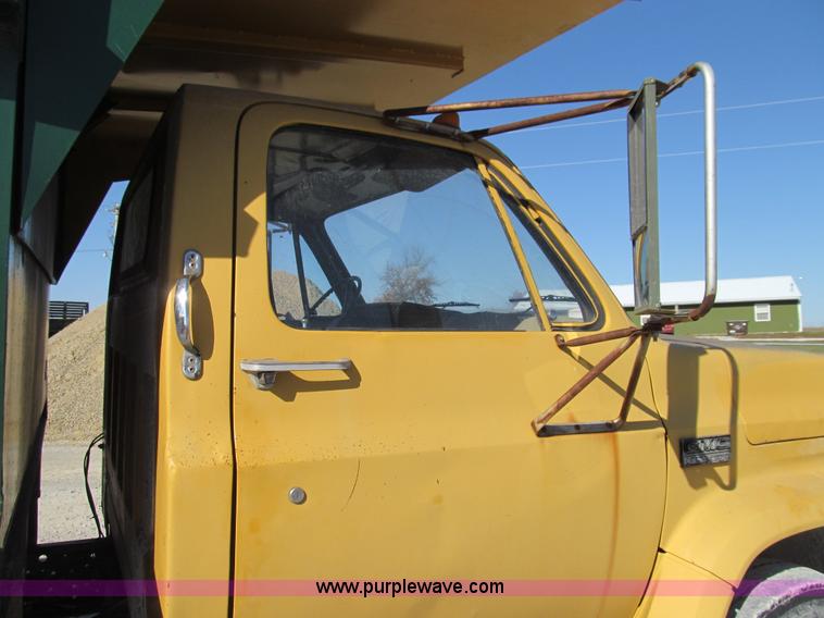 image for item E3555 1976 GMC 6500 dump truck