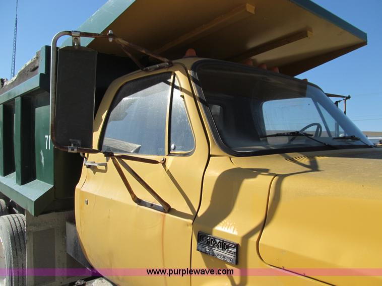 image for item E3555 1976 GMC 6500 dump truck