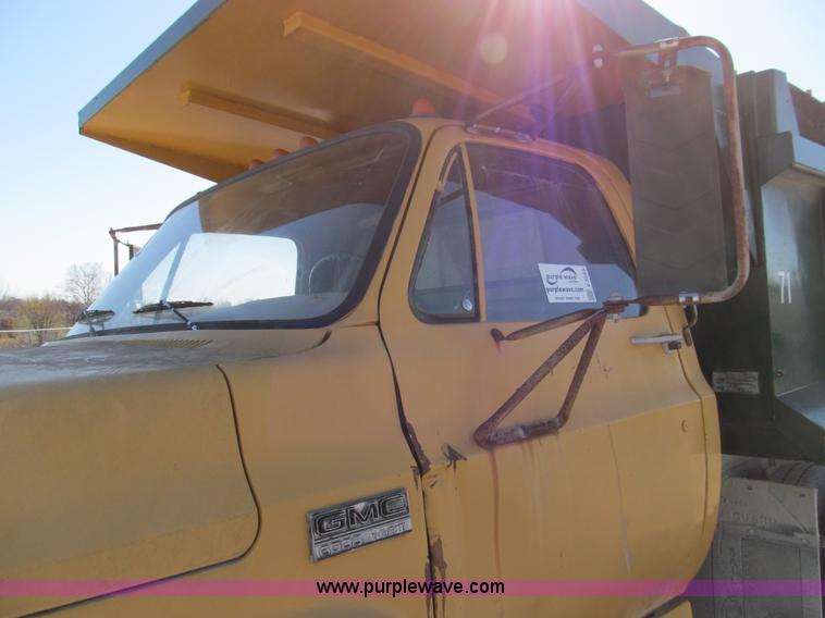image for item E3555 1976 GMC 6500 dump truck