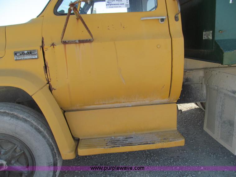 image for item E3555 1976 GMC 6500 dump truck