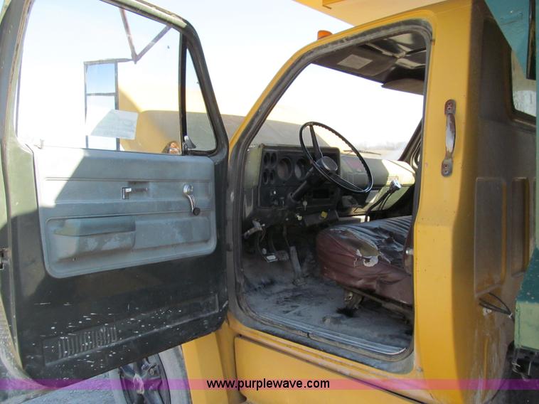 image for item E3555 1976 GMC 6500 dump truck