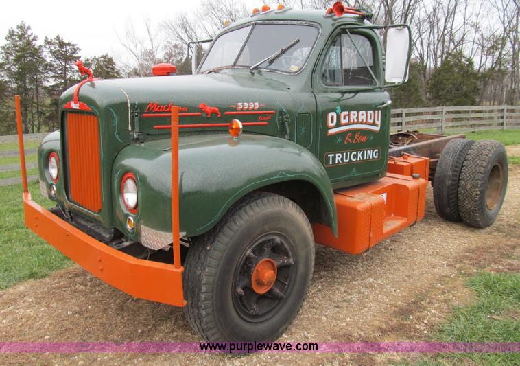 image for item E3571 1959 Mack B61 semi truck