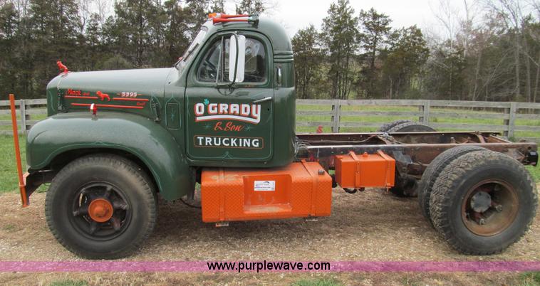 image for item E3571 1959 Mack B61 semi truck