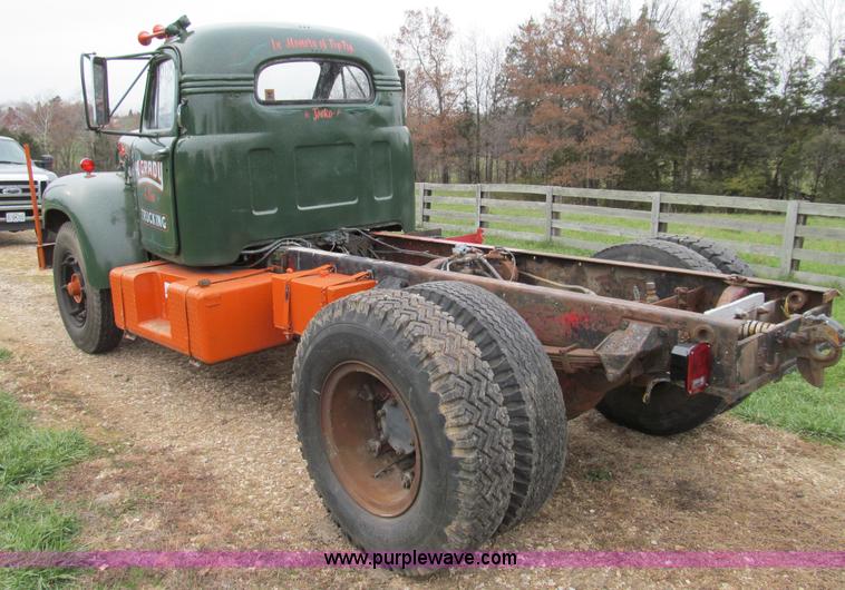 image for item E3571 1959 Mack B61 semi truck
