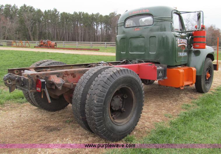 image for item E3571 1959 Mack B61 semi truck