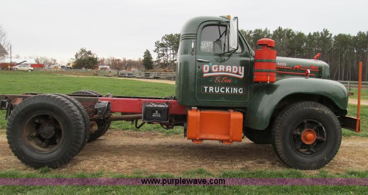 image for item E3571 1959 Mack B61 semi truck